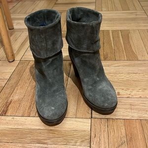 Gray Suede short boots